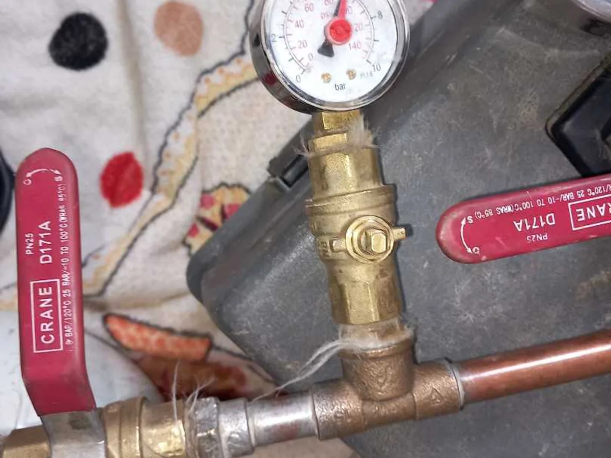 Pressure-testing gauge connected to pipework